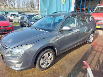 krockskadad bil auto Hyundai I-30 i30 Crosswagon (WWH) Combi 1.6 CVVT 16V 2010/3