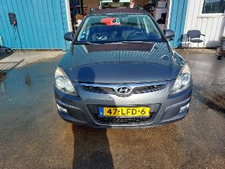 Hyundai I-30 i30 Crosswagon (WWH) Combi 1.6 CVVT 16V picture 2