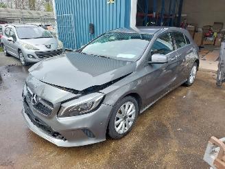 Schadeauto Mercedes A-klasse A (W176) Hatchback 1.6 A-180 16V 2011/1
