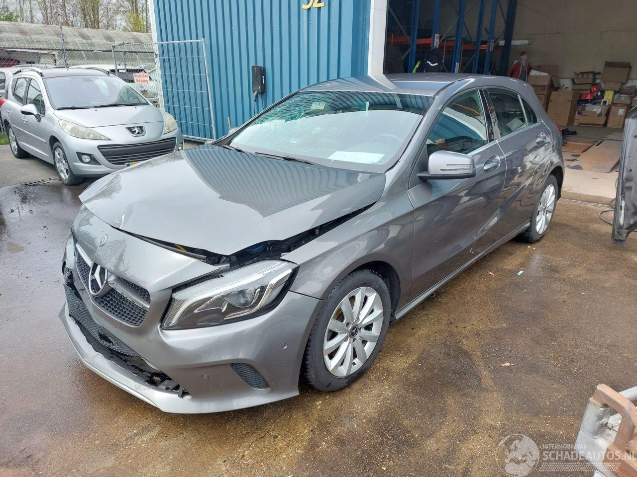 Mercedes A-klasse A (W176) Hatchback 1.6 A-180 16V