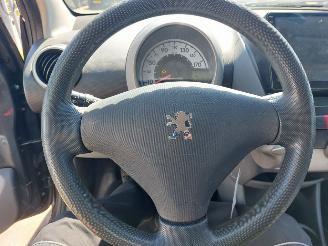 Peugeot 107 107 Hatchback 1.0 12V picture 11