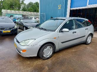 skadebil auto Ford Focus Focus 1 Hatchback 1.6 16V (FYDA) 2001/8
