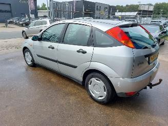 Ford Focus Focus 1 Hatchback 1.6 16V (FYDA) picture 4