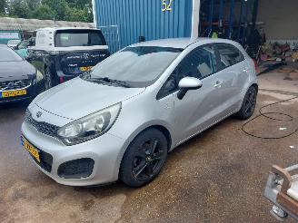 damaged passenger cars Kia Rio Rio III (UB) Hatchback 1.2 CVVT 16V 2011/12