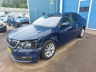 krockskadad bil auto Skoda Octavia Octavia (5EAA) Liftback 1.6 TDI 16V 2017/9