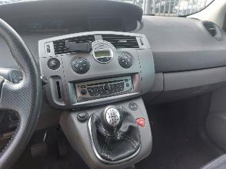 Renault Grand-scenic Grand Scénic II (JM) MPV 1.9 dCi 130 picture 9