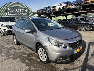 Voiture accidenté Peugeot 2008 1.2 81KW Autom. Clima Navi Led Active NAP 2017/7