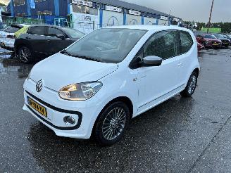damaged passenger cars Volkswagen Up! 1.0 44KW High Up Airco 2013/10