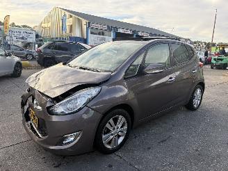 damaged passenger cars Hyundai Ix20 1.6i 92KW Autom. Clima Navi Pano I-Catcher 2012/6