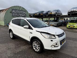 skadebil auto Ford Kuga 1.5 110KW Titanium Plus Clima Navi Camera 2015/4