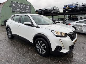 damaged passenger cars Peugeot 2008 1.2 75KW Clima Navi Led 360 view Active NAP 2021/2