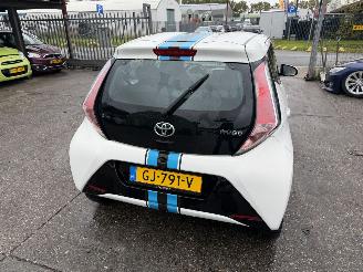 Toyota Aygo 1.0 VVT-I 51KW X-Play Led Airco 5-Drs Camera NAP picture 3