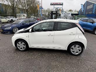 Toyota Aygo 1.0 VVT-I 51KW X-Play Led Airco 5-Drs Camera NAP picture 5