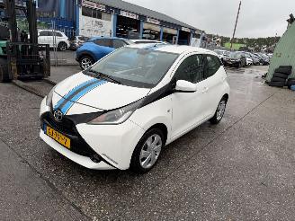 Toyota Aygo 1.0 VVT-I 51KW X-Play Led Airco 5-Drs Camera NAP picture 6