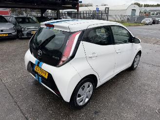 Toyota Aygo 1.0 VVT-I 51KW X-Play Led Airco 5-Drs Camera NAP picture 2