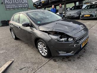 skadebil auto Ford Focus 1.0 92KW Clima Navi Camera Keyless Titanium 2016/4