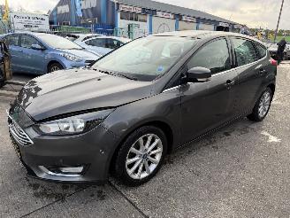 Auto incidentate Ford Focus 1.0 92KW Clima Navi Camera Keyless Titanium 2016/4