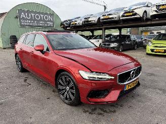 skadebil auto Volvo V-60 2.0 T8 223KW Twin Engine AWD Pano Clima Navi Led Xenon HUD 2020/4