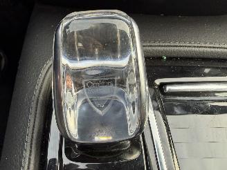 Volvo V-60 2.0 T8 223KW Twin Engine AWD Pano Clima Navi Led Xenon HUD picture 13