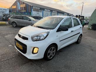 Damaged car Kia Picanto 1.0 CVVT 49KW EconomyPlusLine 5-Deurs NAP 2016/8