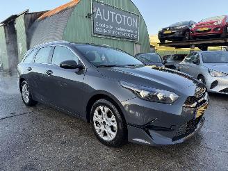 Unfallwagen Kia Ceed 1.0 T-GDI 74KW Clima Navi Led Camera DynamicLine NAP 2024/10