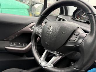 Peugeot 2008 1.2 81KW Pano Clima Navi Led Allure picture 12