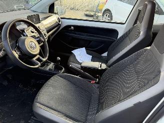 Volkswagen Up! 1.0 44KW High Up Pano Navi Airco Bleumotion NAP picture 8