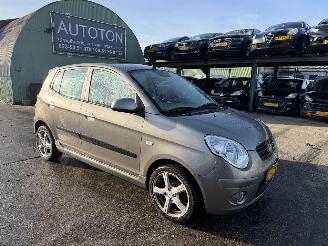 Damaged car Kia Picanto 1.0 46KW Seven Airco 5-Drs NAP 2010/7