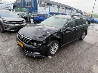 Volkswagen Passat 1.6 TDI 88KW DSG Pano Clima Navi Virtual Dash Highline Led NAP picture 5