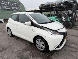 uszkodzony samochody osobowe Toyota Aygo 1.0 51KW X-Nav Airco Camera Led 5-Drs NAP 2018/6