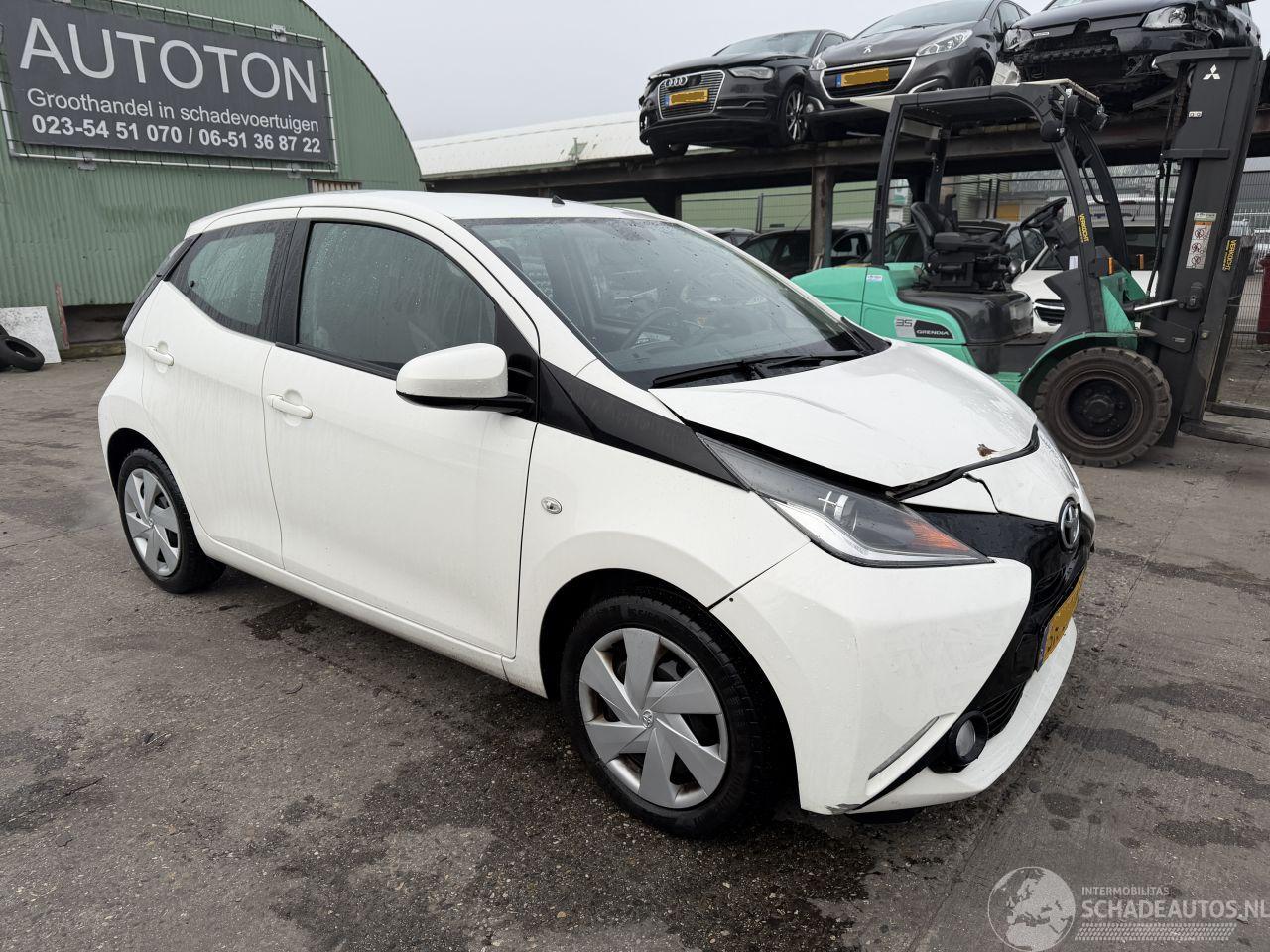 Toyota Aygo 1.0 51KW X-Nav Airco Camera Led 5-Drs NAP
