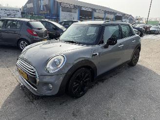 krockskadad bil auto Mini Cooper 1.5 100KW Navi Clima Led Chili NAP 2014/12