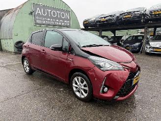 Vaurioauto  passenger cars Toyota Yaris 1.5 Hybrid 65KW Autom. Clima Navi Led Camera Executive 2019/5