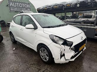 Damaged car Hyundai I-10 1.0 49KW Comfort Airco 5-Deurs Led NAP 2021/12