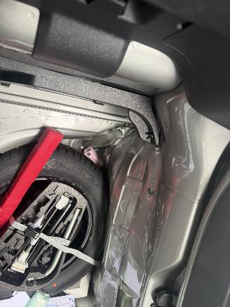 Volkswagen Up! 1.0 44KW Bleumotion Move Up Airco 5-Drs NAP picture 11