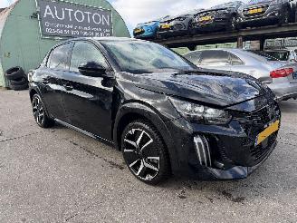 Schadeauto Peugeot e-208 51KW 115KW GT Avantage Clima Navi 360Camera Led Xenon 2025/10