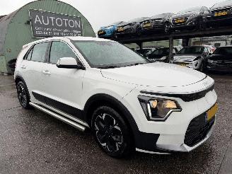 krockskadad bil auto Kia Niro 46.8 kWh 150KW Clima Navi Led Camera NAP 2024/10