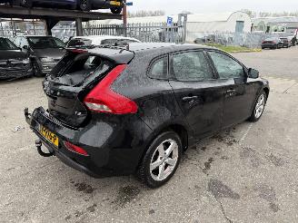 Volvo V-40 2.0 T2 90KW 5-Deurs Clima  NAP picture 3