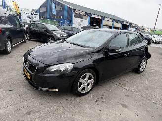 damaged passenger cars Volvo V-40 2.0 T2 90KW 5-Deurs Clima  NAP 2016/7
