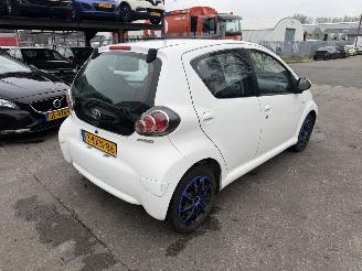 Toyota Aygo 1.0-12V 50KW Airco 5-Deurs Cool NAP picture 2