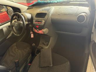 Toyota Aygo 1.0-12V 50KW Airco 5-Deurs Cool NAP picture 6