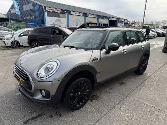 krockskadad bil auto Mini Clubman 1.5 100KW Autom. Pano Clima Navi Led Cooper Business 2019/8