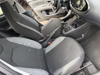 Toyota Aygo 1.0 VVT-I 53KW MT Play Airco 5-Deurs NAP picture 5