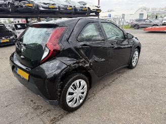 Toyota Aygo 1.0 VVT-I 53KW MT Play Airco 5-Deurs NAP picture 3