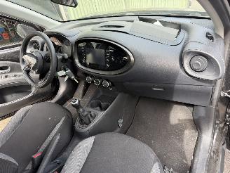 Toyota Aygo 1.0 VVT-I 53KW MT Play Airco 5-Deurs NAP picture 11