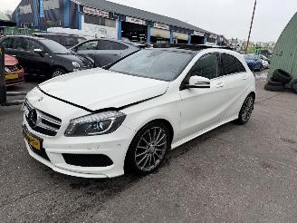 Voiture accidenté Mercedes A-klasse 180 90KW Prestige Pano Clima Navi Led Xenon AMG-pakket 2014/3
