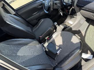 Toyota Aygo 1.0 VVT-I 51KW X-JOY Clima Navi Led Camera picture 7