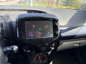 Toyota Aygo 1.0 VVT-I 51KW X-JOY Clima Navi Led Camera picture 11