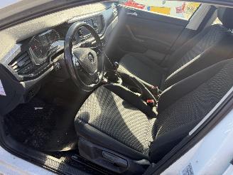 Volkswagen Polo 1.0 48KW 5-Deurs Airco picture 8
