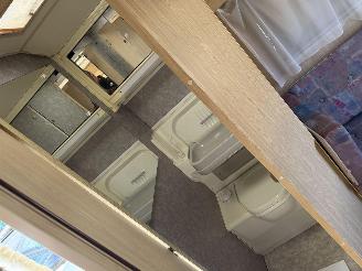 Beyerland  400-D Vitesse Tent midden keuken wc luifel picture 15